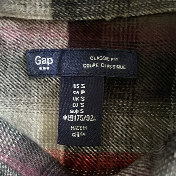 Men’s Gap classic fit flannel button down shirt in size small. - Picture 2 of 2